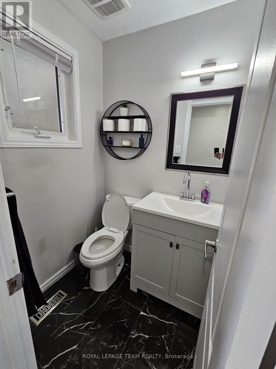 Photo 6 of 1891 Longman Crescent, Ottawa ON