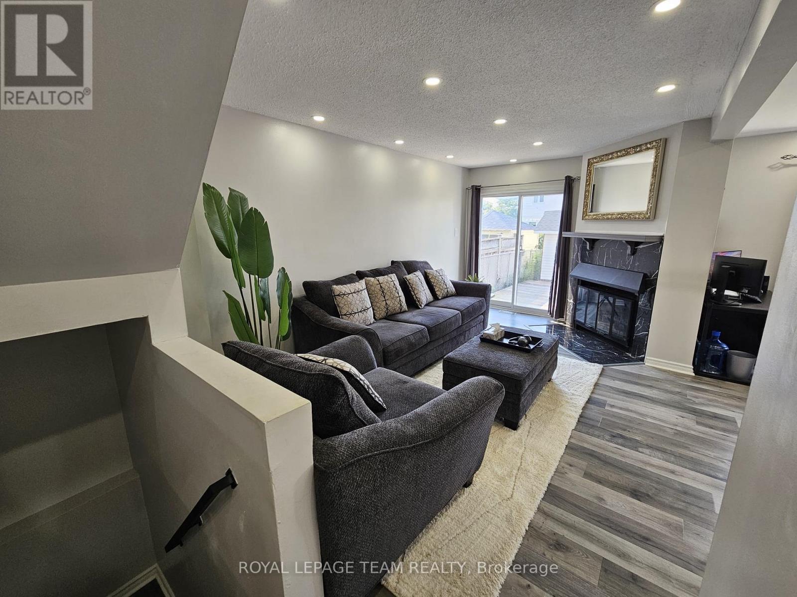 Photo 8 of 1891 Longman Crescent, Ottawa ON