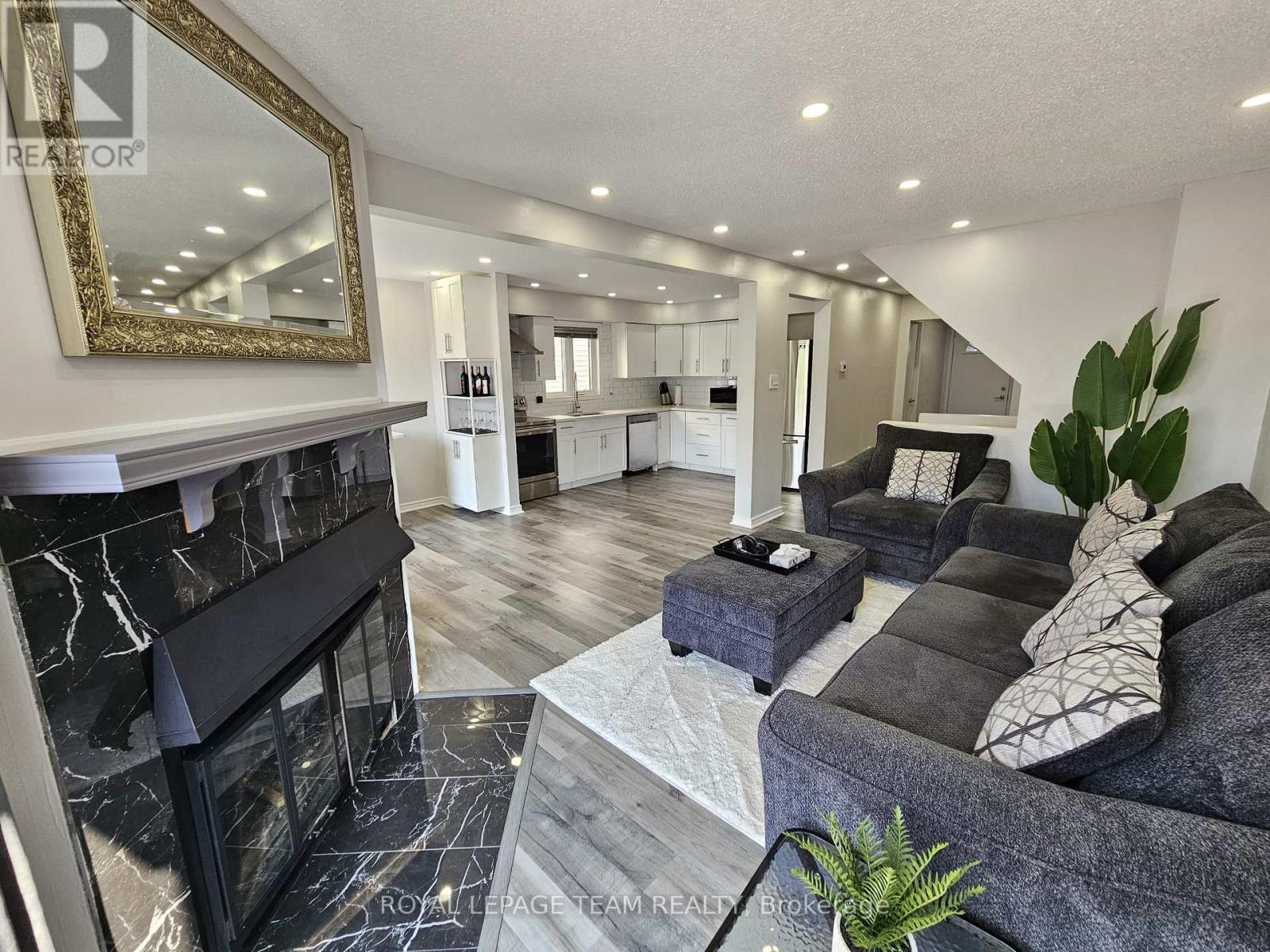 Photo 9 of 1891 Longman Crescent, Ottawa ON