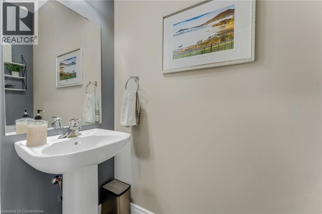 Photo 6 of 72 Homestead Way Way, Thorold ON
