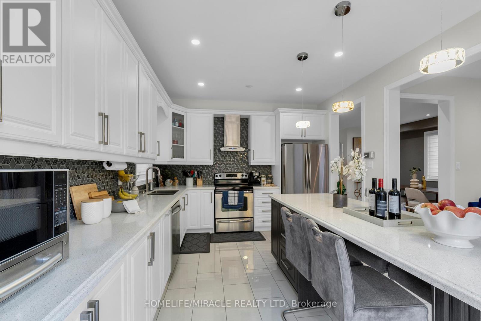 Photo 5 of 10 Dormington Crescent, Brampton ON