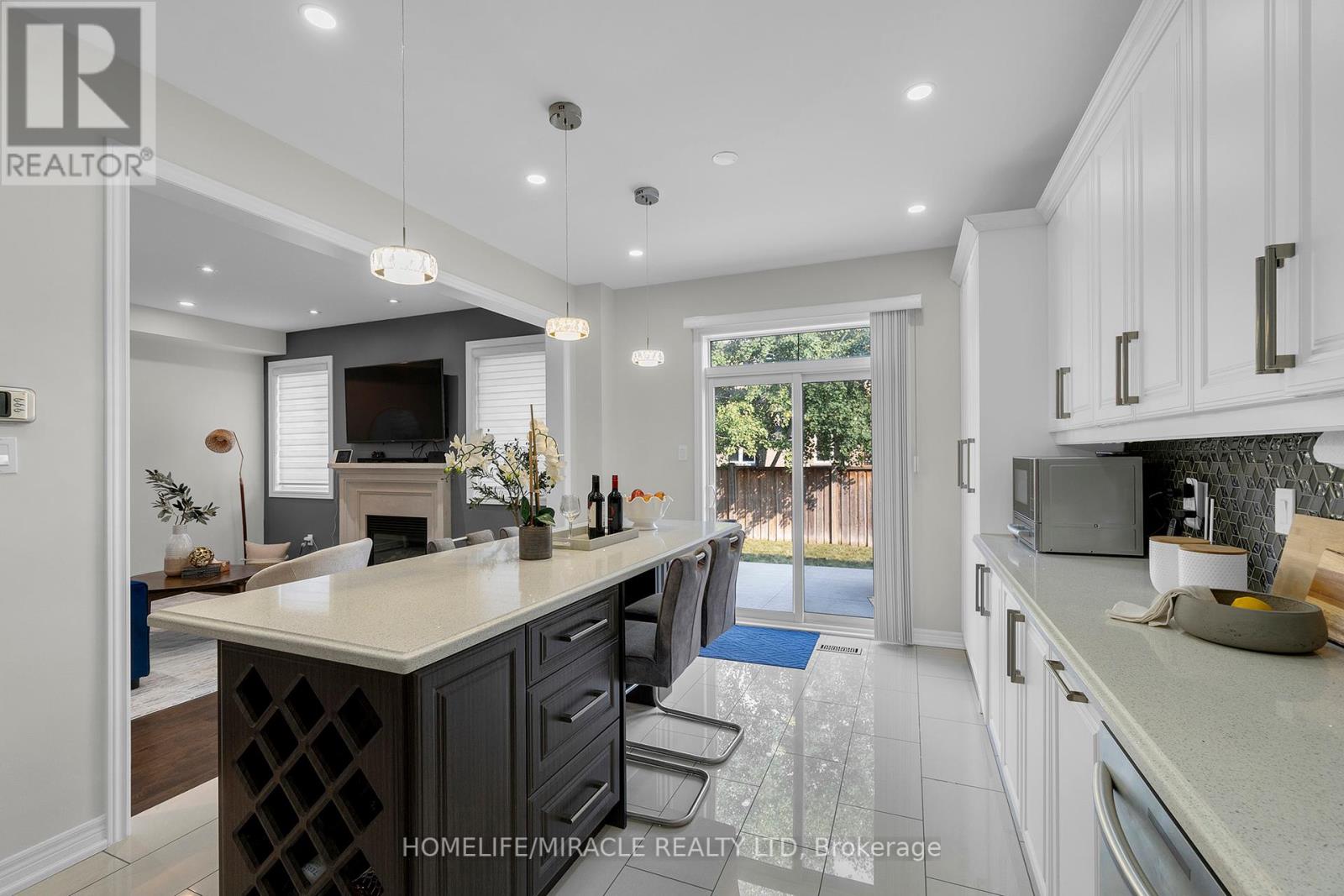 Photo 18 of 10 Dormington Crescent, Brampton ON