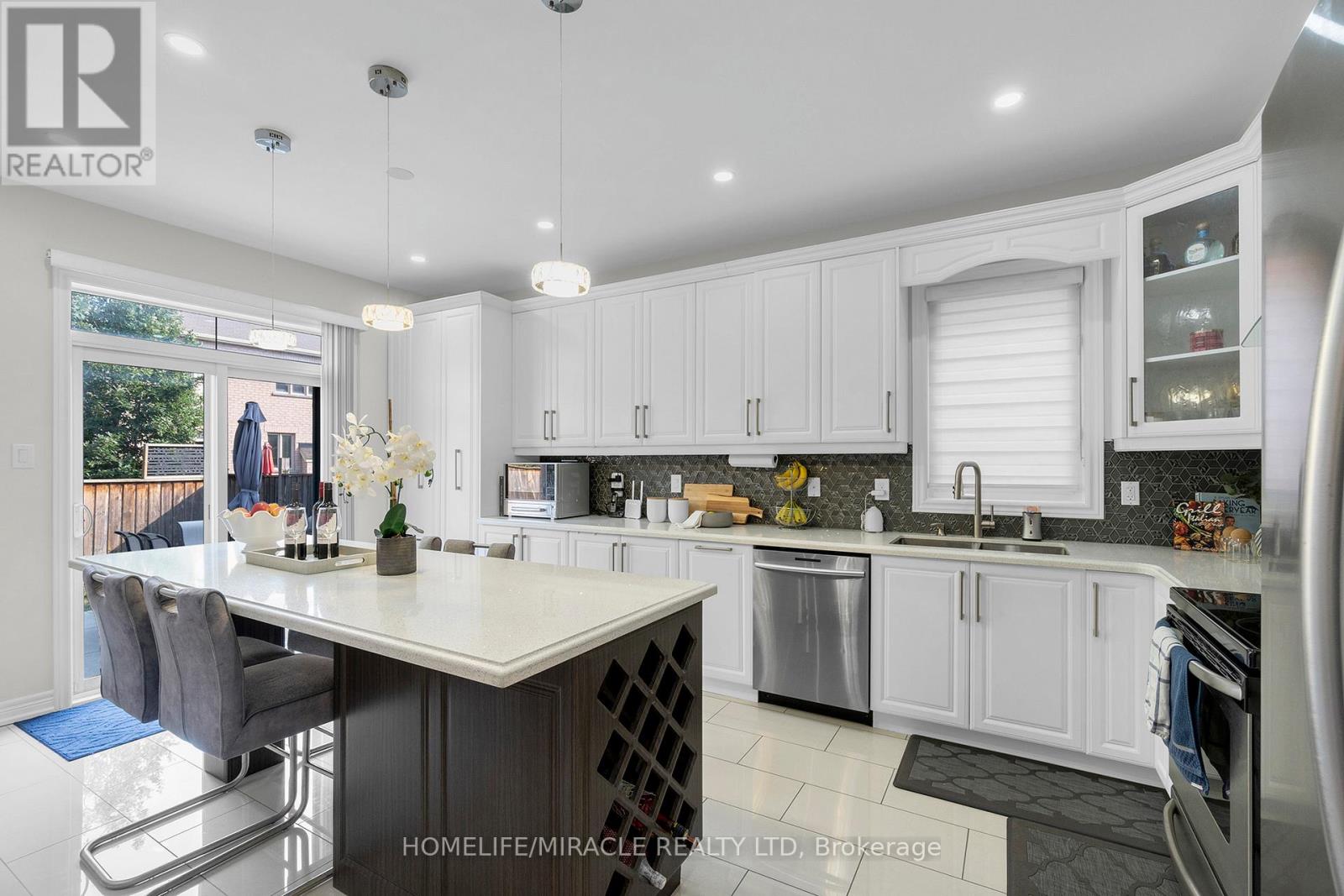 Photo 20 of 10 Dormington Crescent, Brampton ON