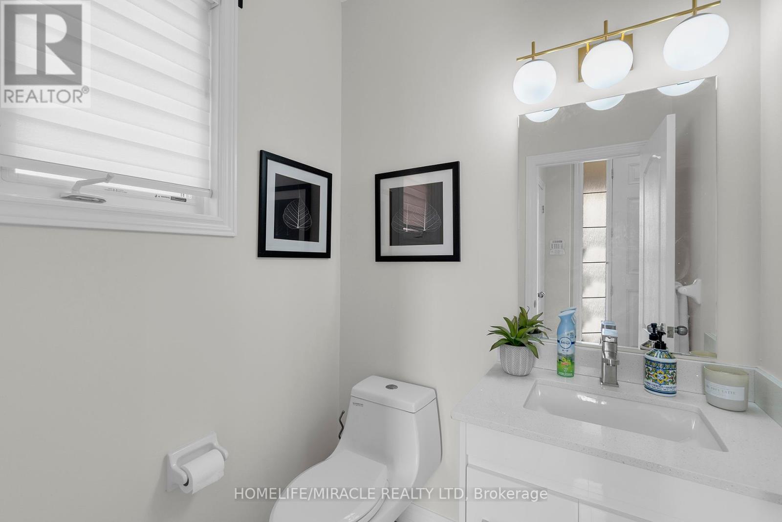 Photo 6 of 10 Dormington Crescent, Brampton ON