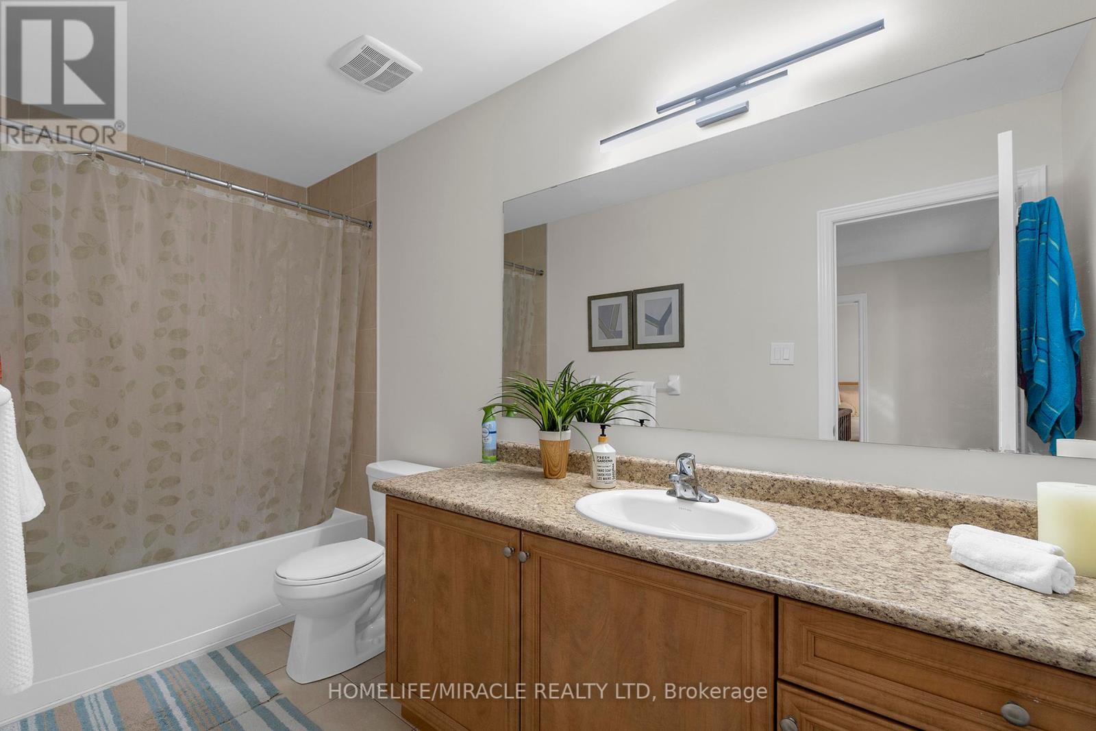 Photo 28 of 10 Dormington Crescent, Brampton ON