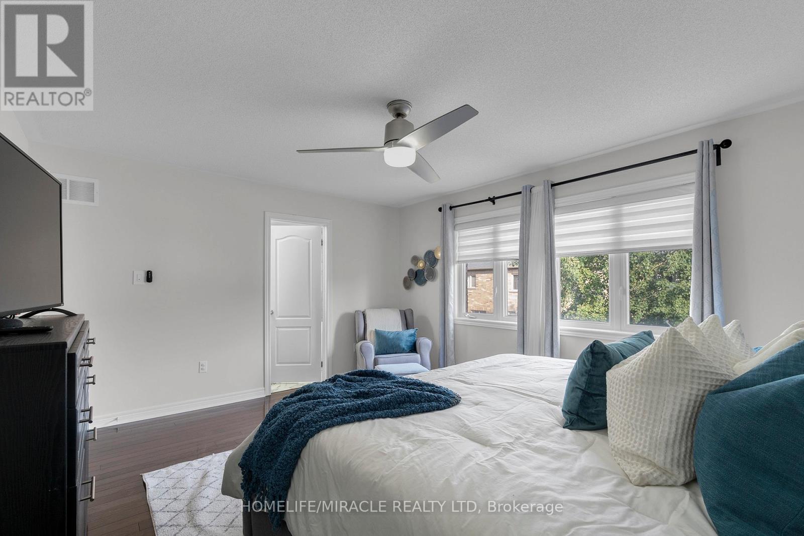 Photo 24 of 10 Dormington Crescent, Brampton ON