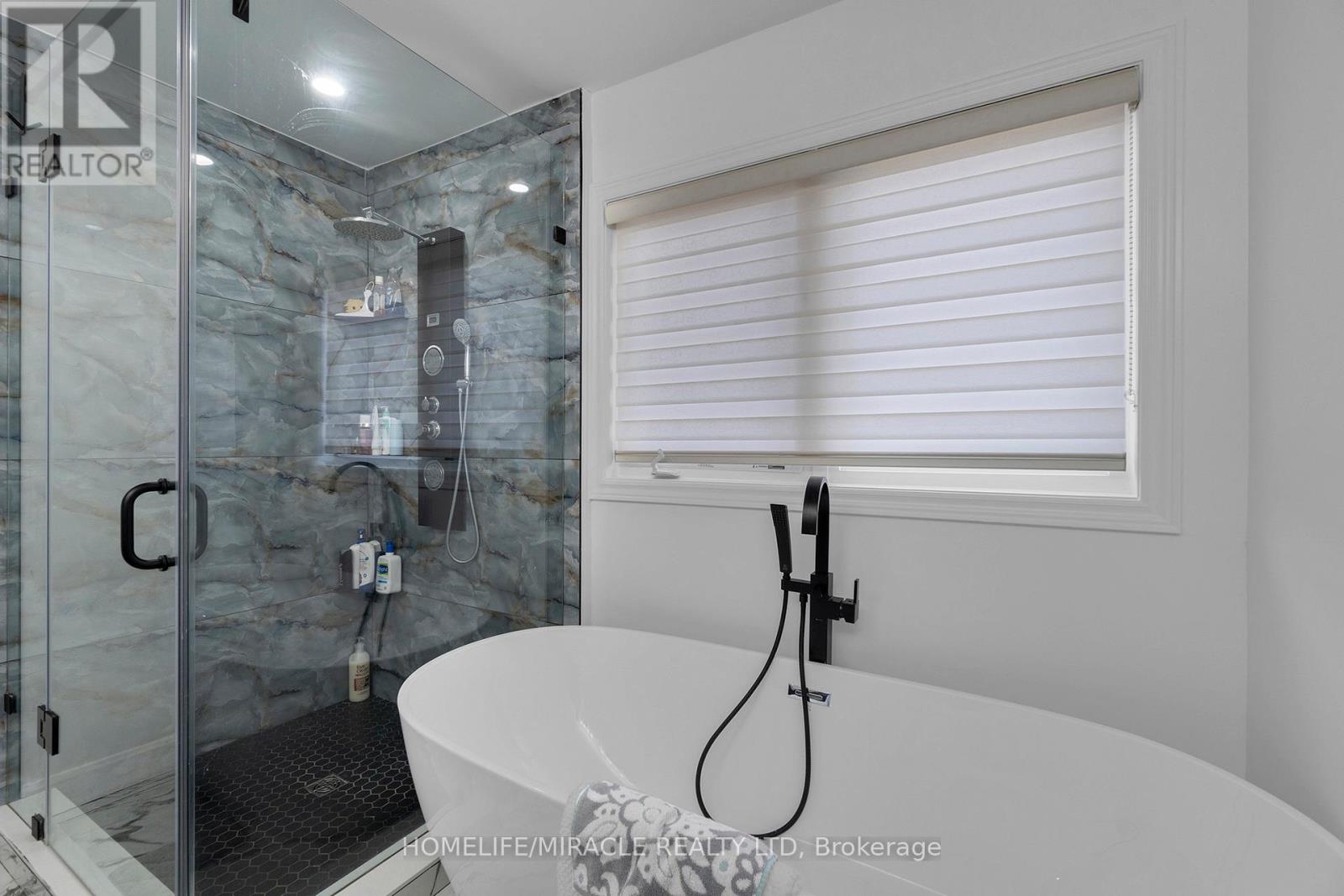 Photo 32 of 10 Dormington Crescent, Brampton ON