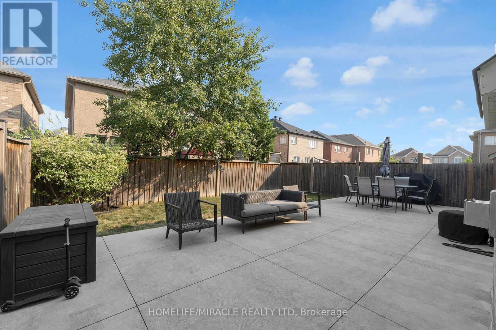 Photo 8 of 10 Dormington Crescent, Brampton ON