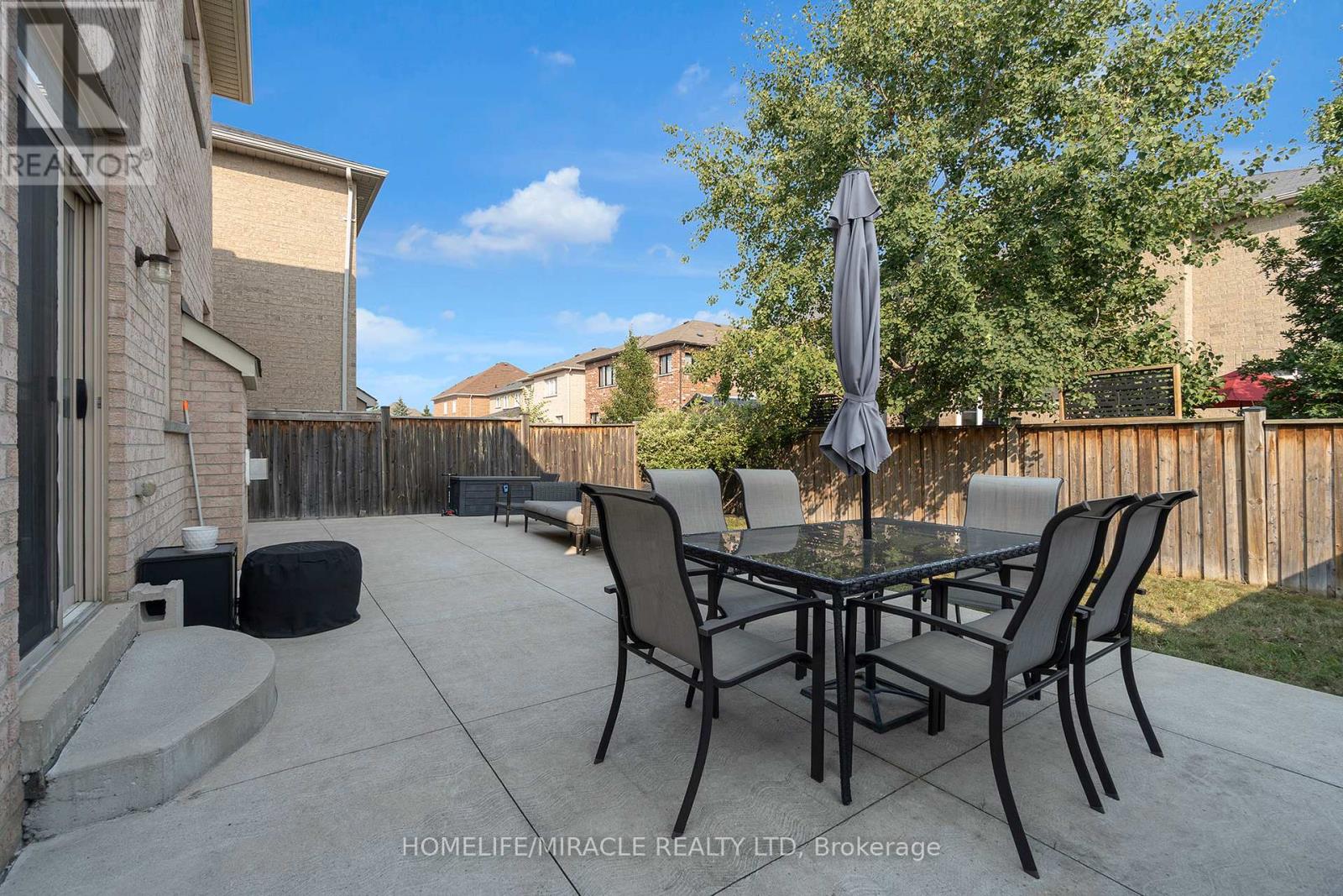 Photo 34 of 10 Dormington Crescent, Brampton ON