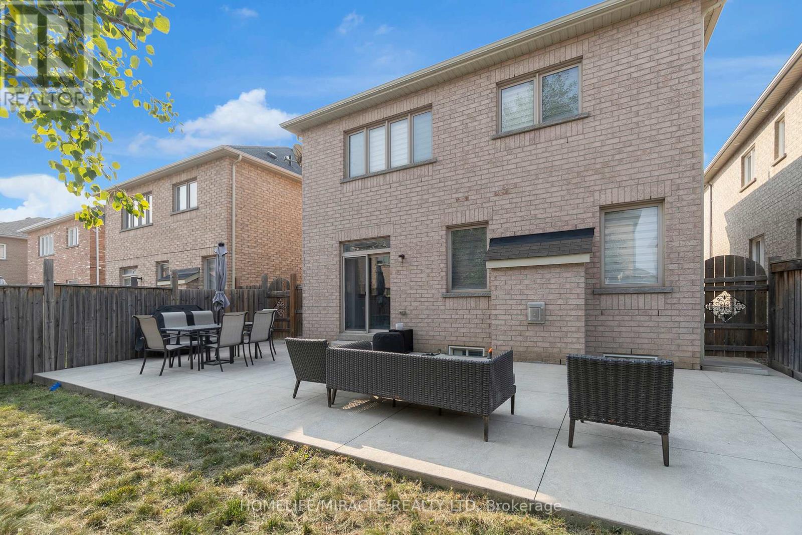 Photo 26 of 10 Dormington Crescent, Brampton ON