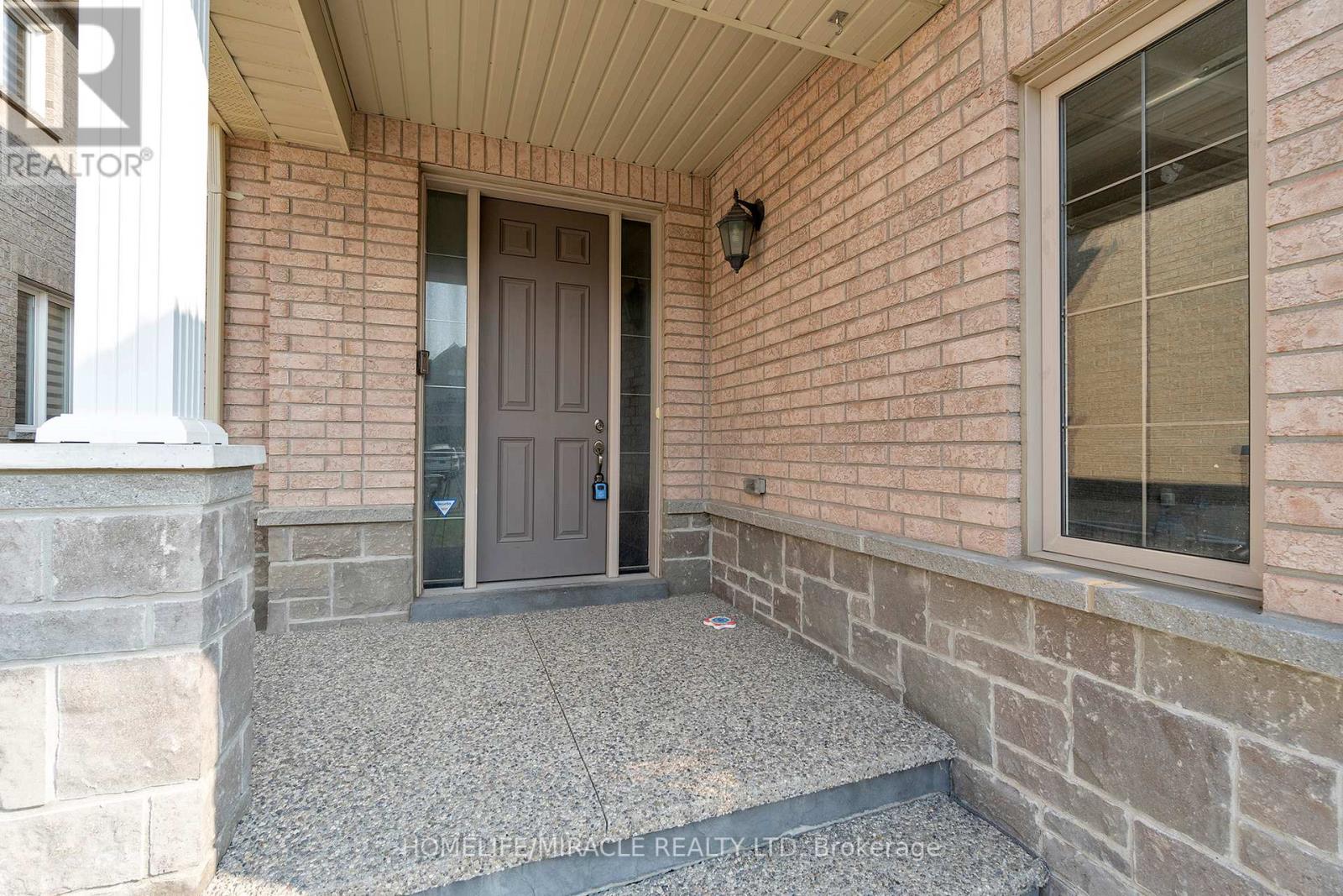 Photo 31 of 10 Dormington Crescent, Brampton ON