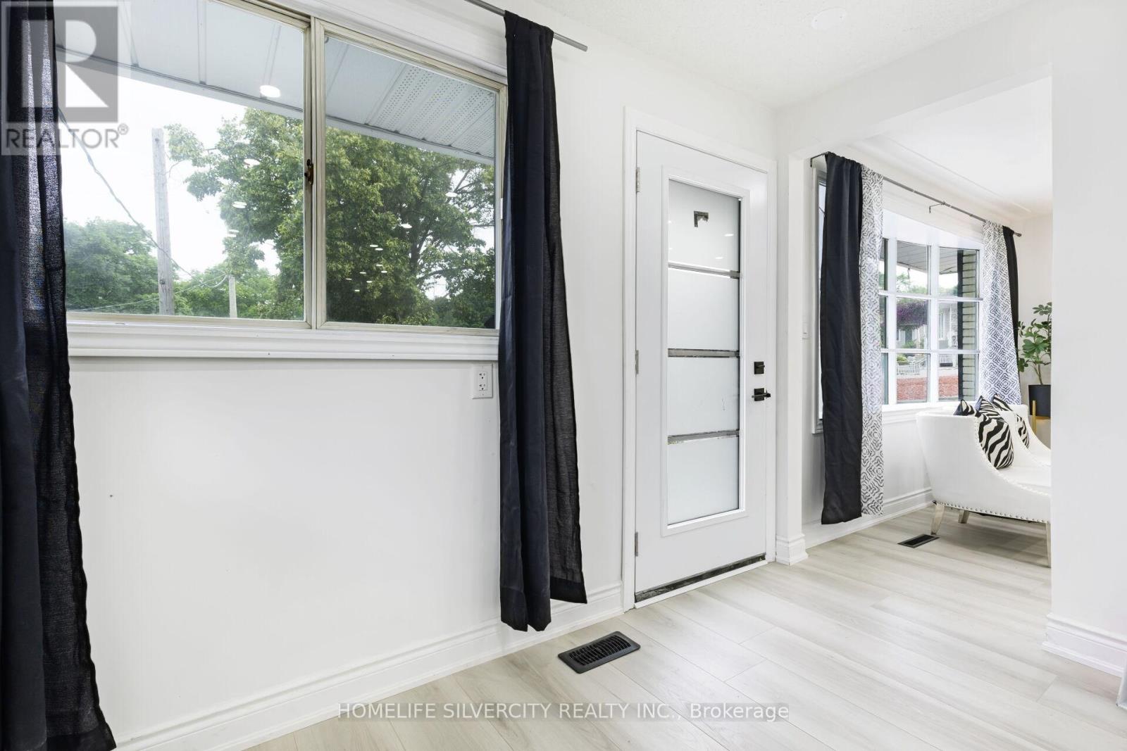 Photo 9 of 4 Hipel Avenue, Cambridge ON