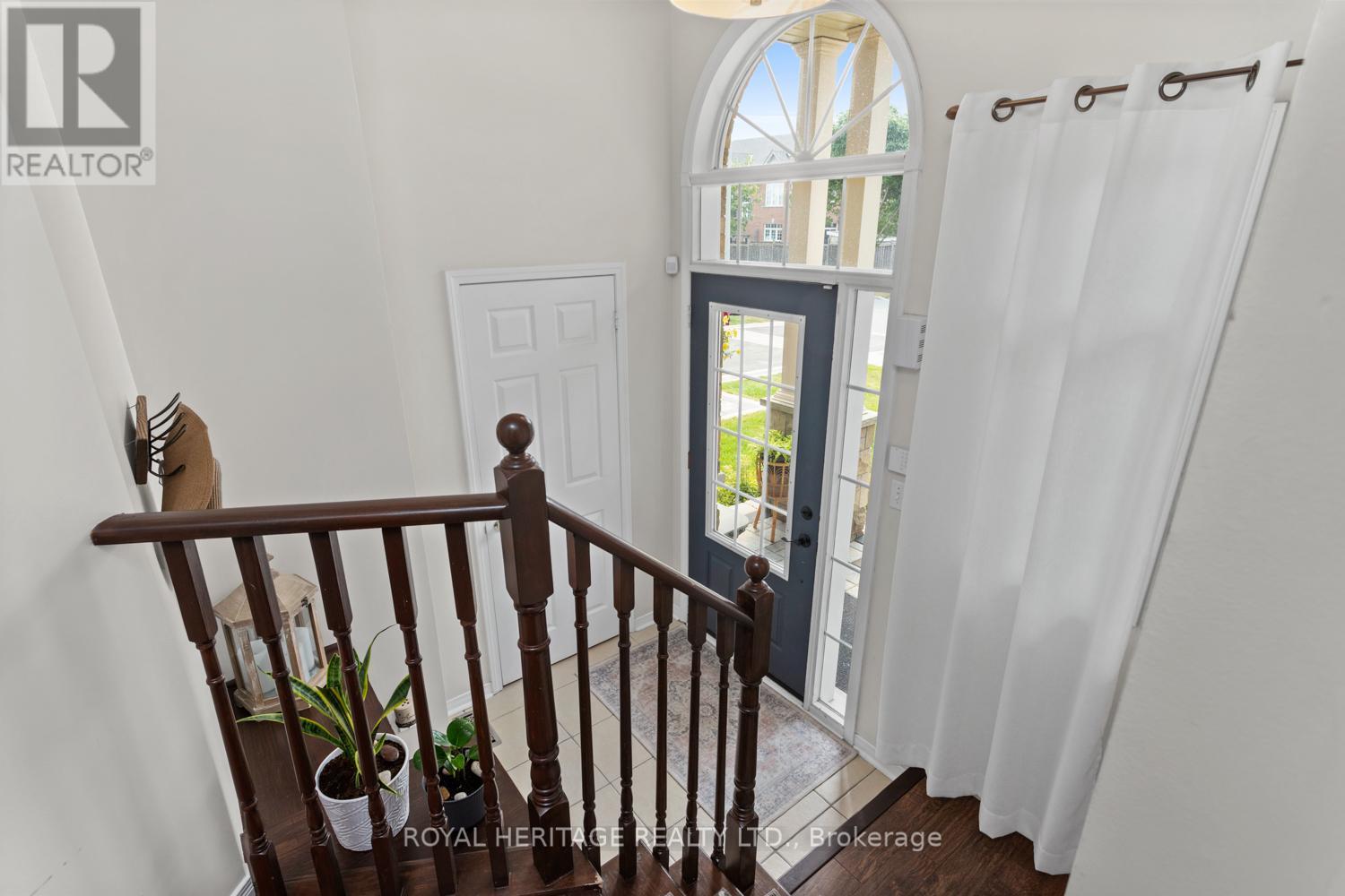 Photo 4 of 11 Piper Crescent, Clarington ON