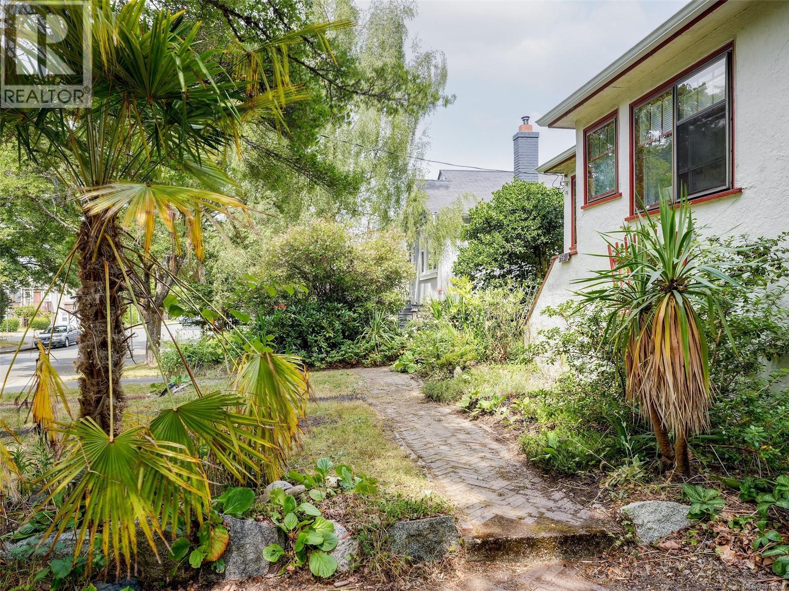  2561 Forbes Street, Victoria