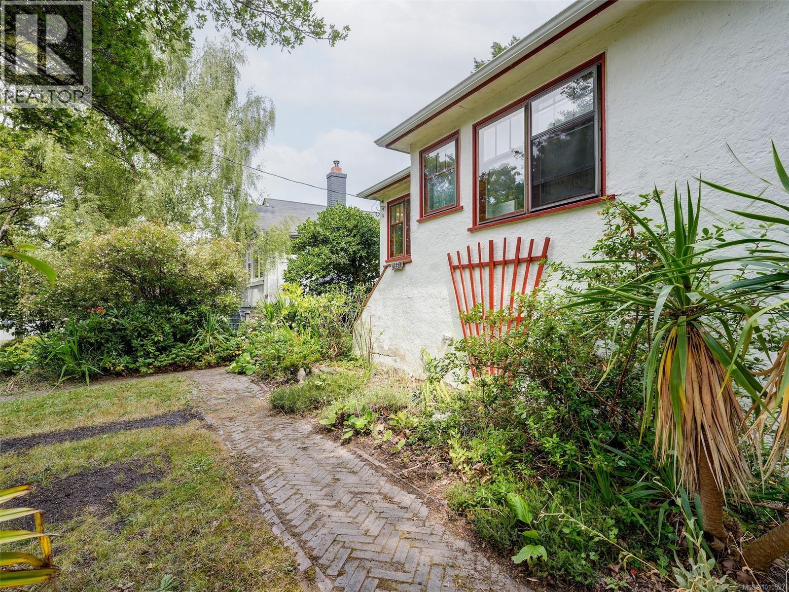  2561 Forbes Street, Victoria