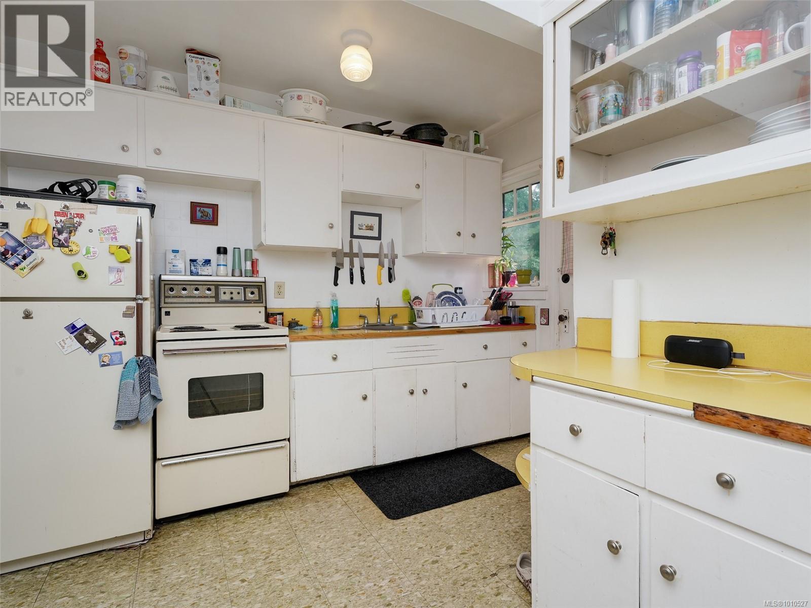  2561 Forbes Street, Victoria