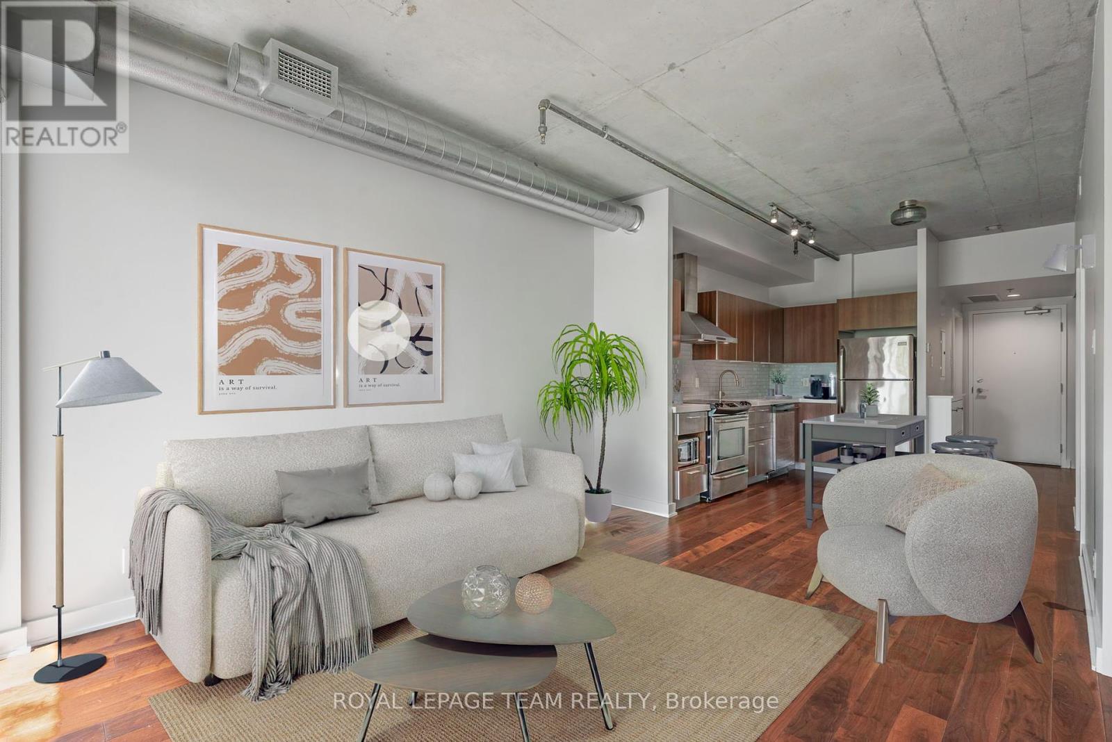 Bright & Open Concept 1 + Den