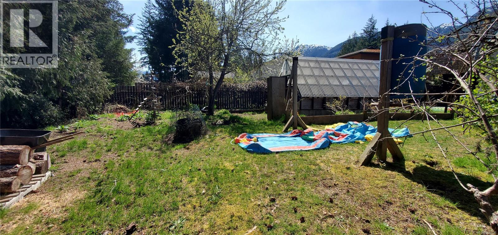 593 Dogwood Dr, Gold River