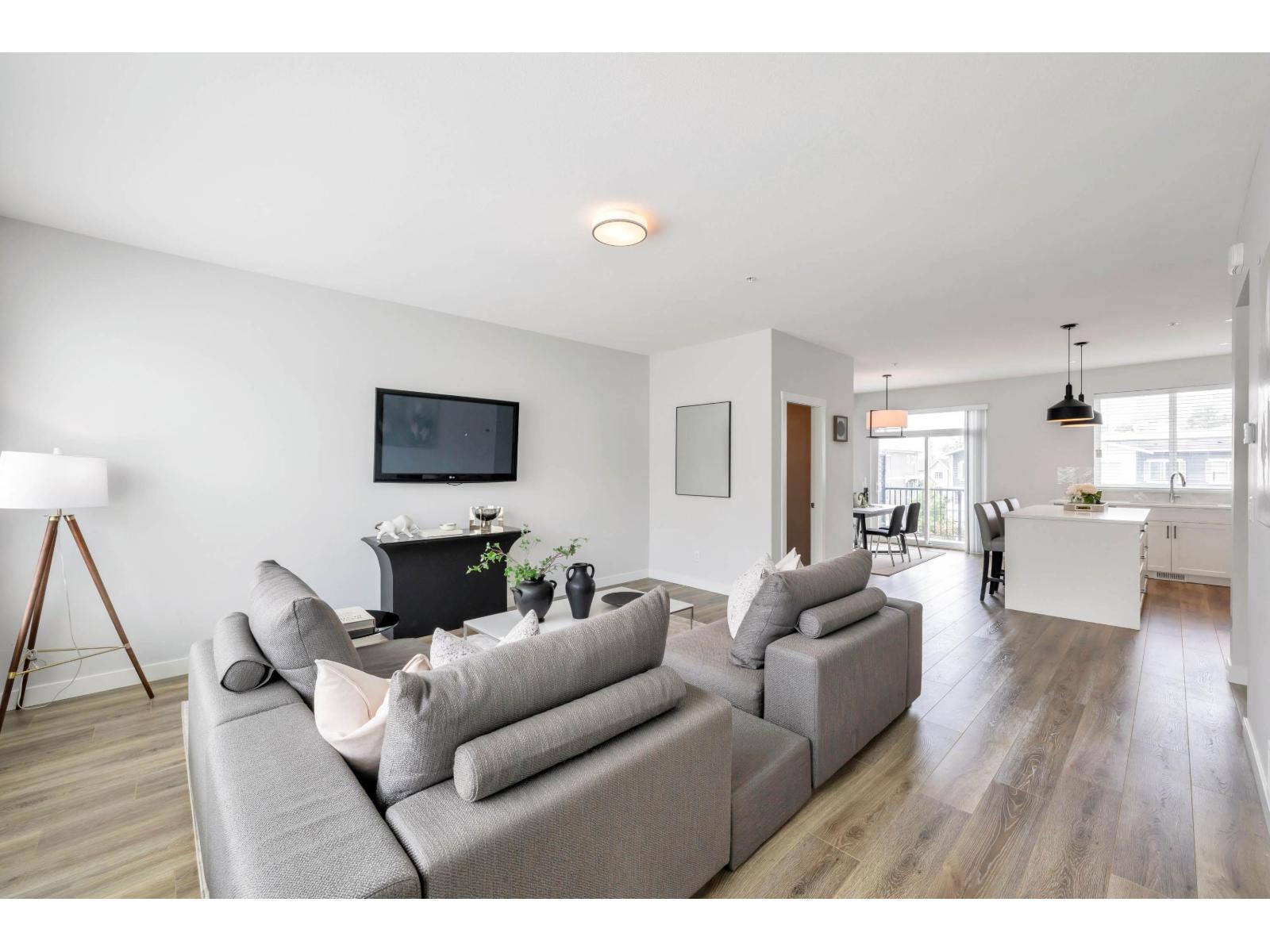 Photo 9 of 6 8371 202 B Street, Langley BC