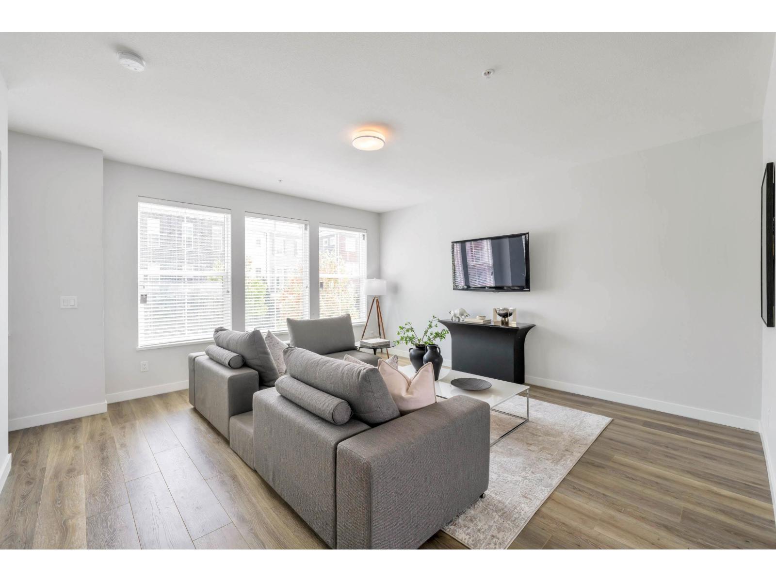 Photo 6 of 6 8371 202 B Street, Langley BC