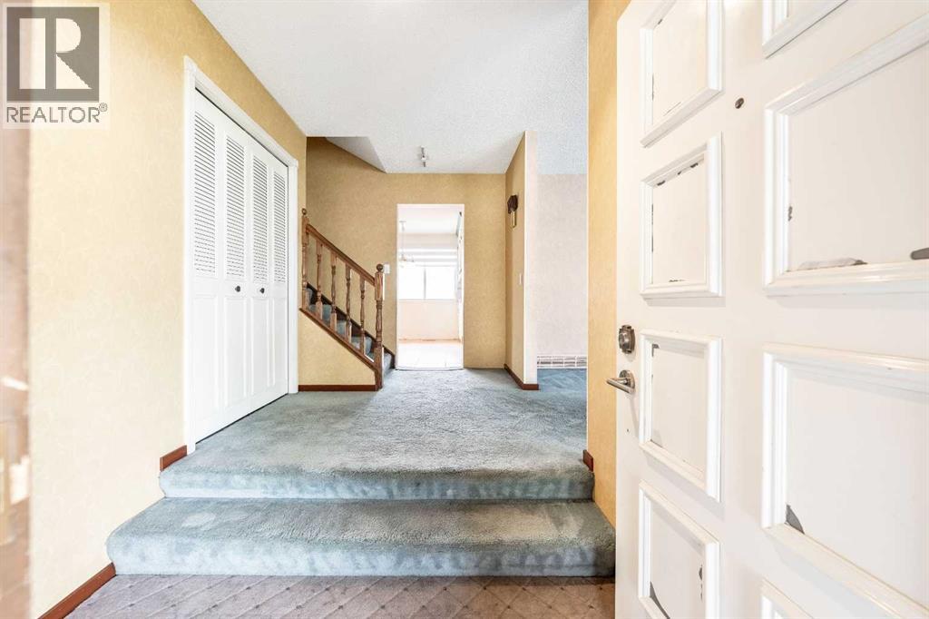 Single Family House for Sale in  Whiteridge Place NE Whitehorn Calgary 