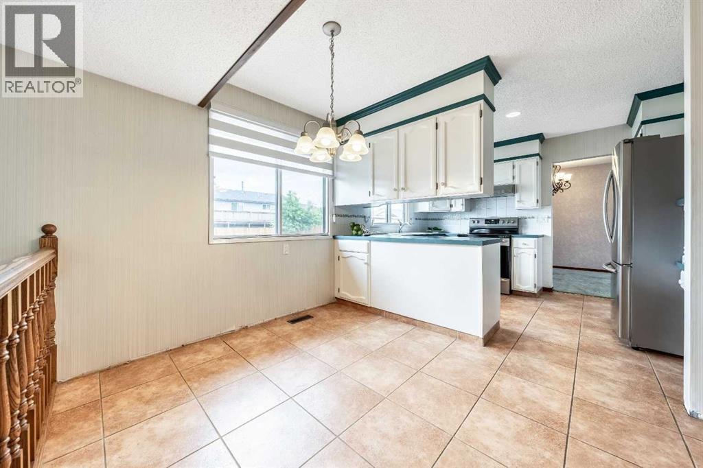 Single Family House for Sale in  Whiteridge Place NE Whitehorn Calgary 