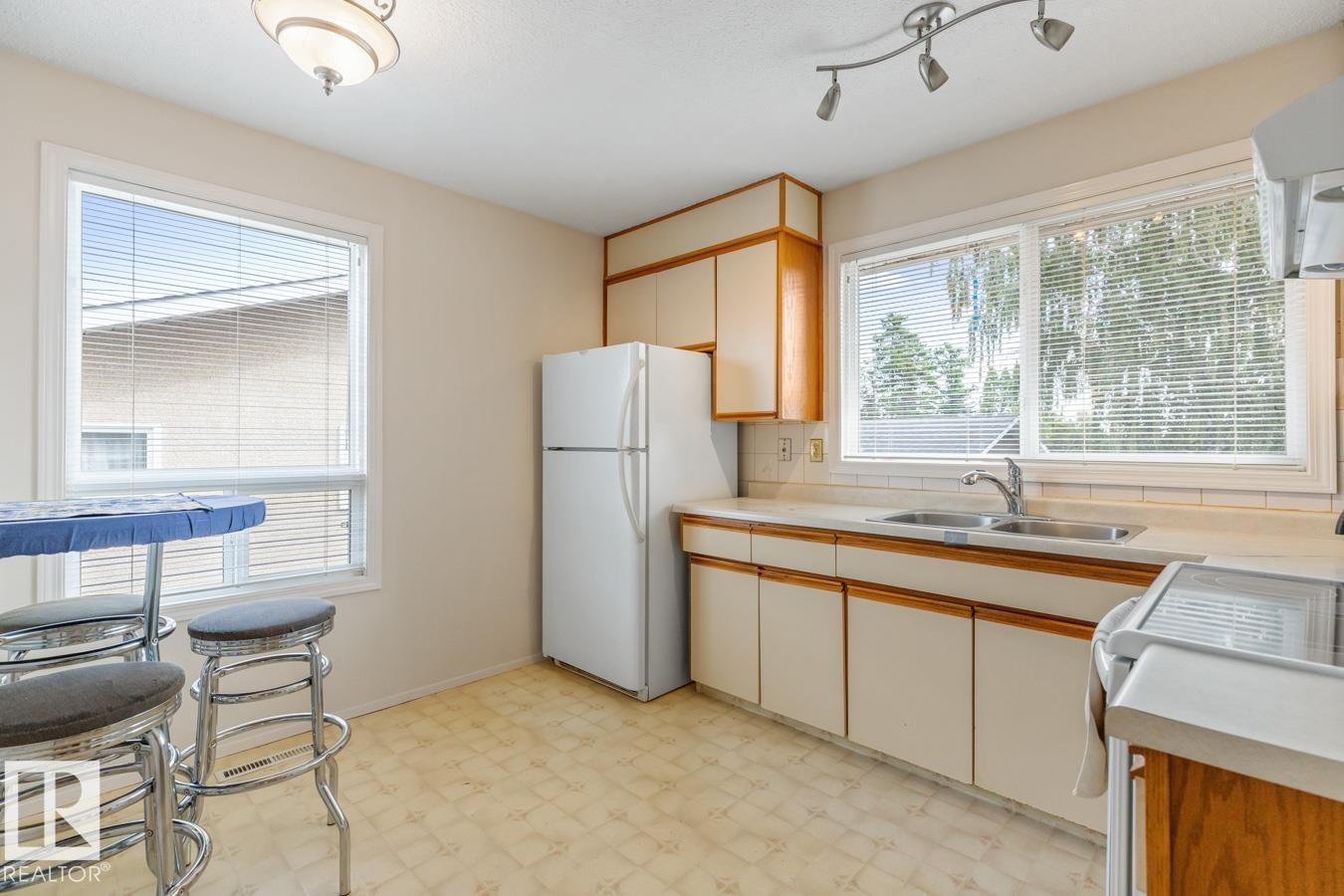 Photo 23 of 11103 34 St Nw, Edmonton AB
