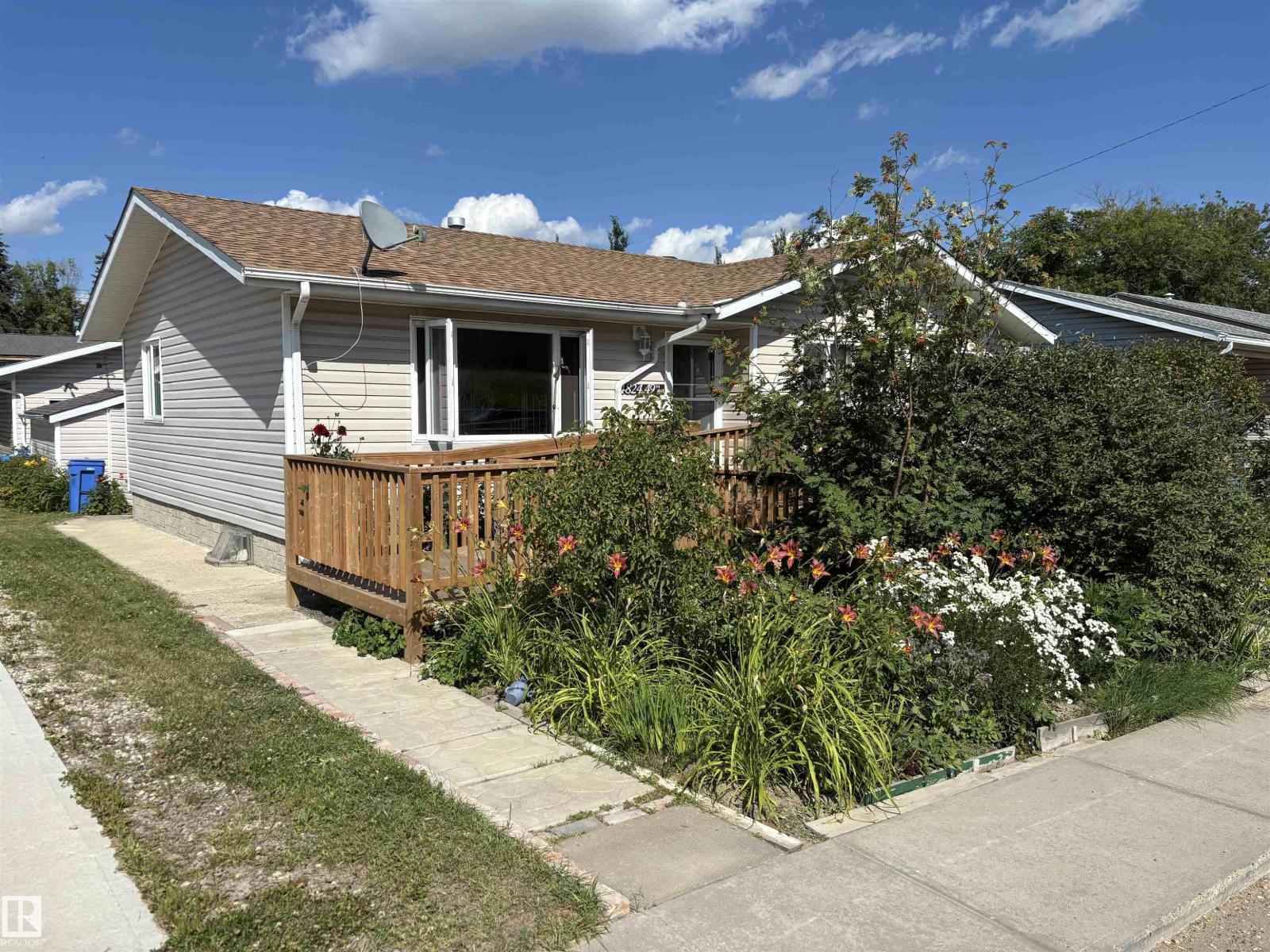 Photo 1 of 4824 49 Av, Sangudo AB