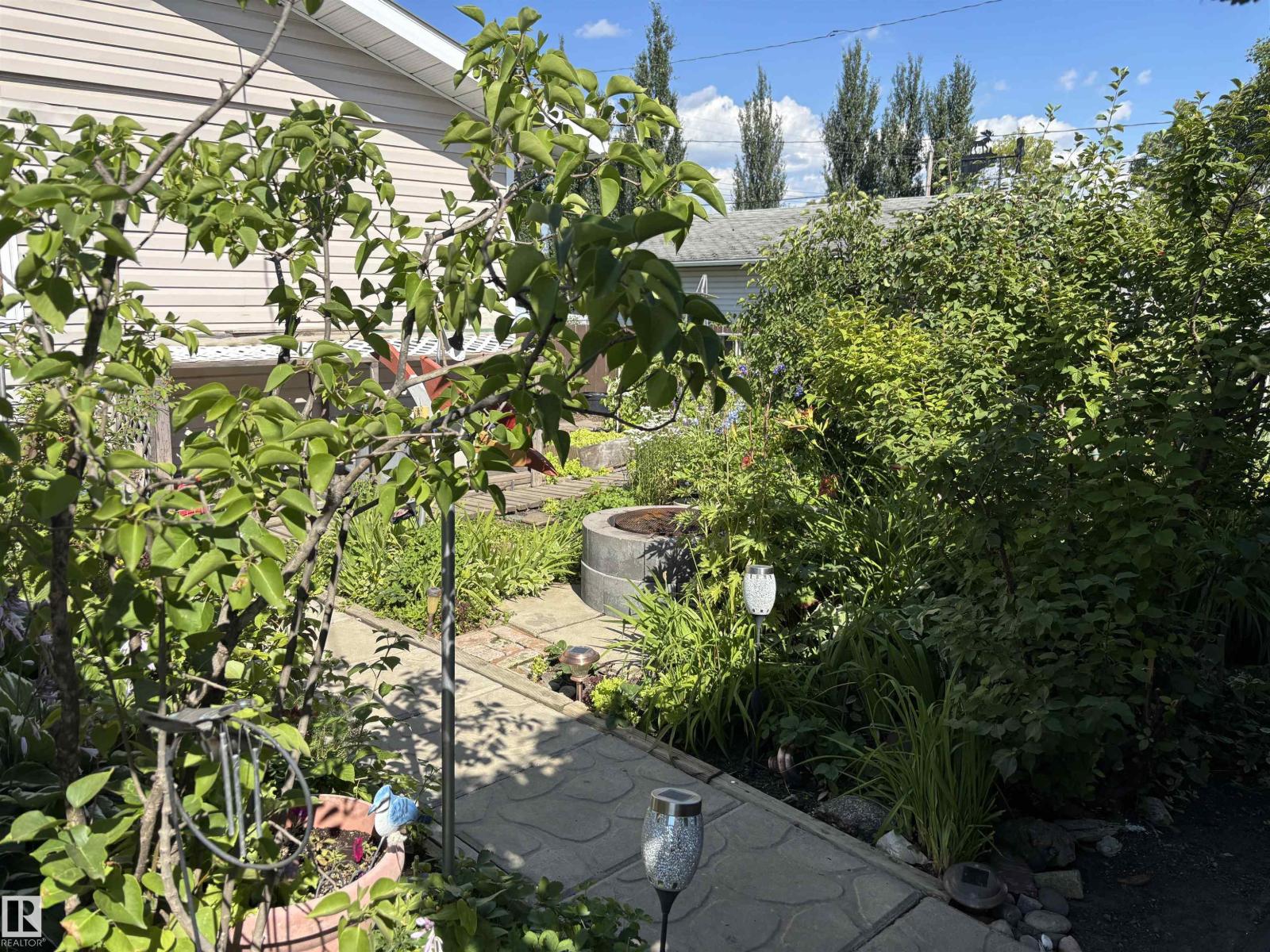 Photo 11 of 4824 49 Av, Sangudo AB