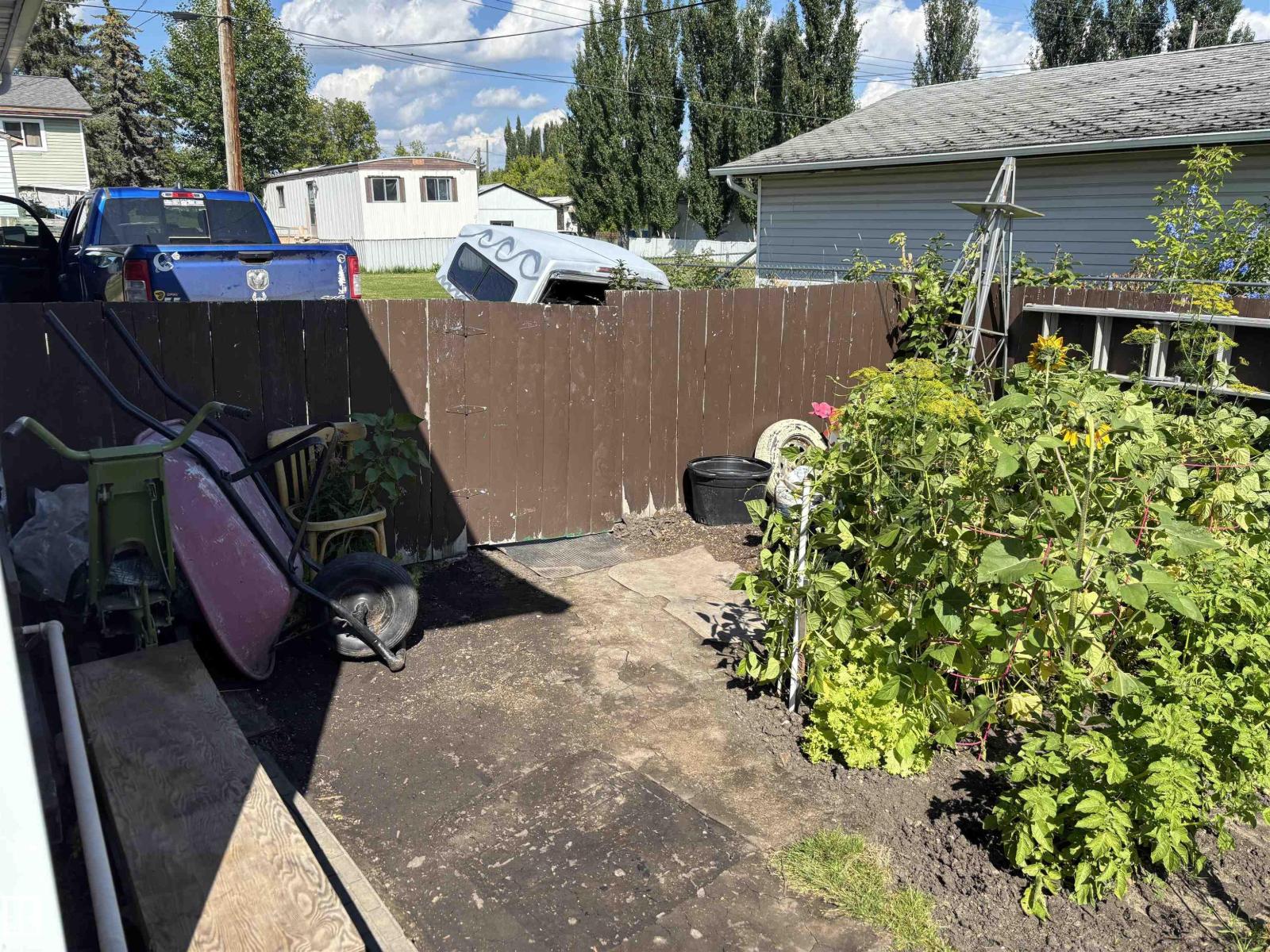 Photo 12 of 4824 49 Av, Sangudo AB