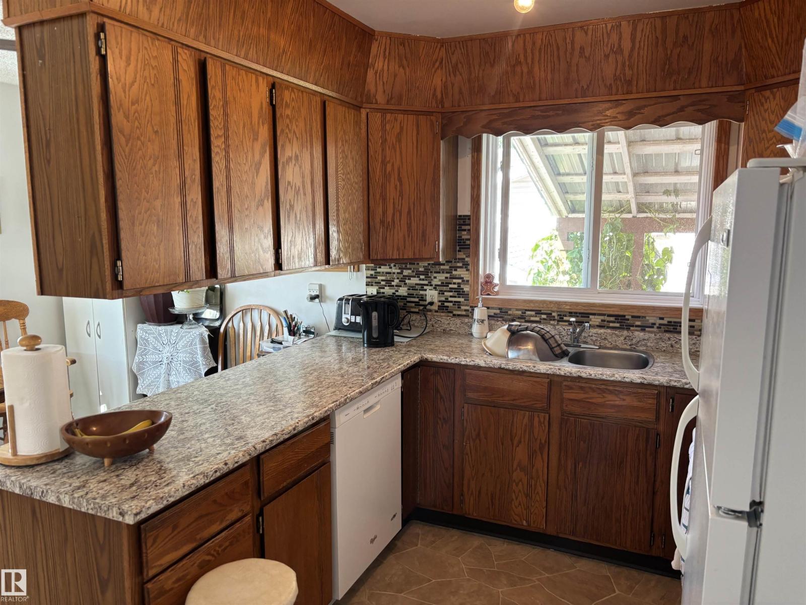 Photo 14 of 4824 49 Av, Sangudo AB