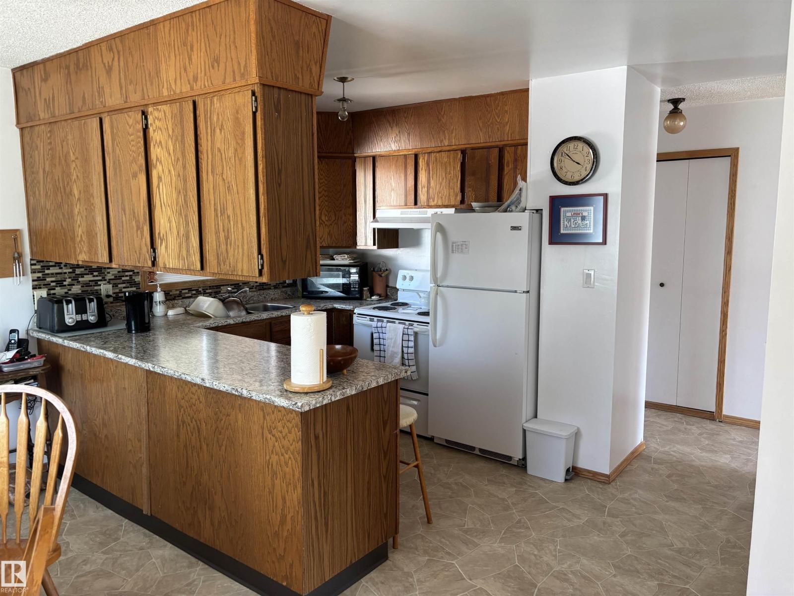 Photo 15 of 4824 49 Av, Sangudo AB