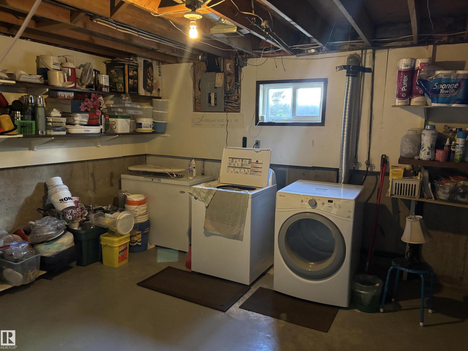 Photo 25 of 4824 49 Av, Sangudo AB