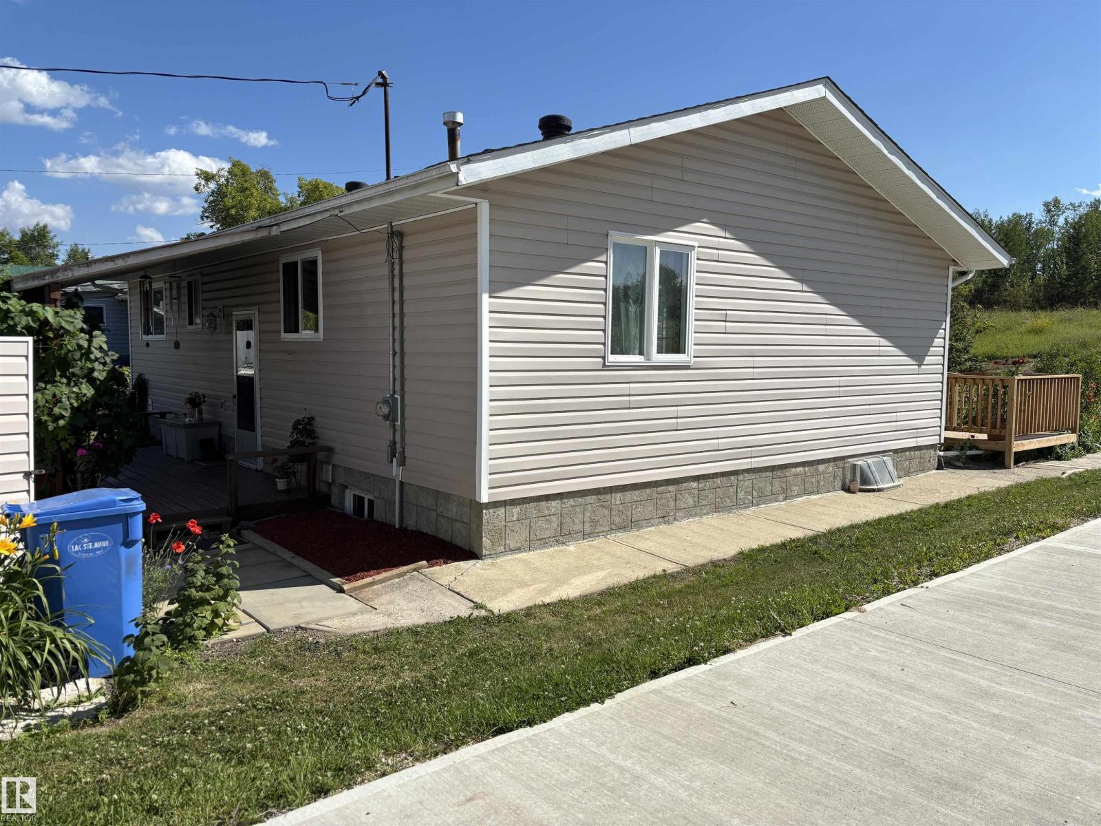 Photo 9 of 4824 49 Av, Sangudo AB
