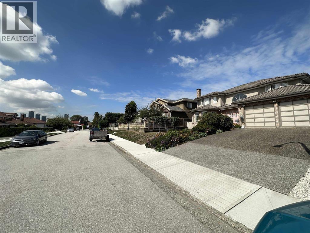 Photo 35 of 6169 Lochdale Street, Burnaby BC