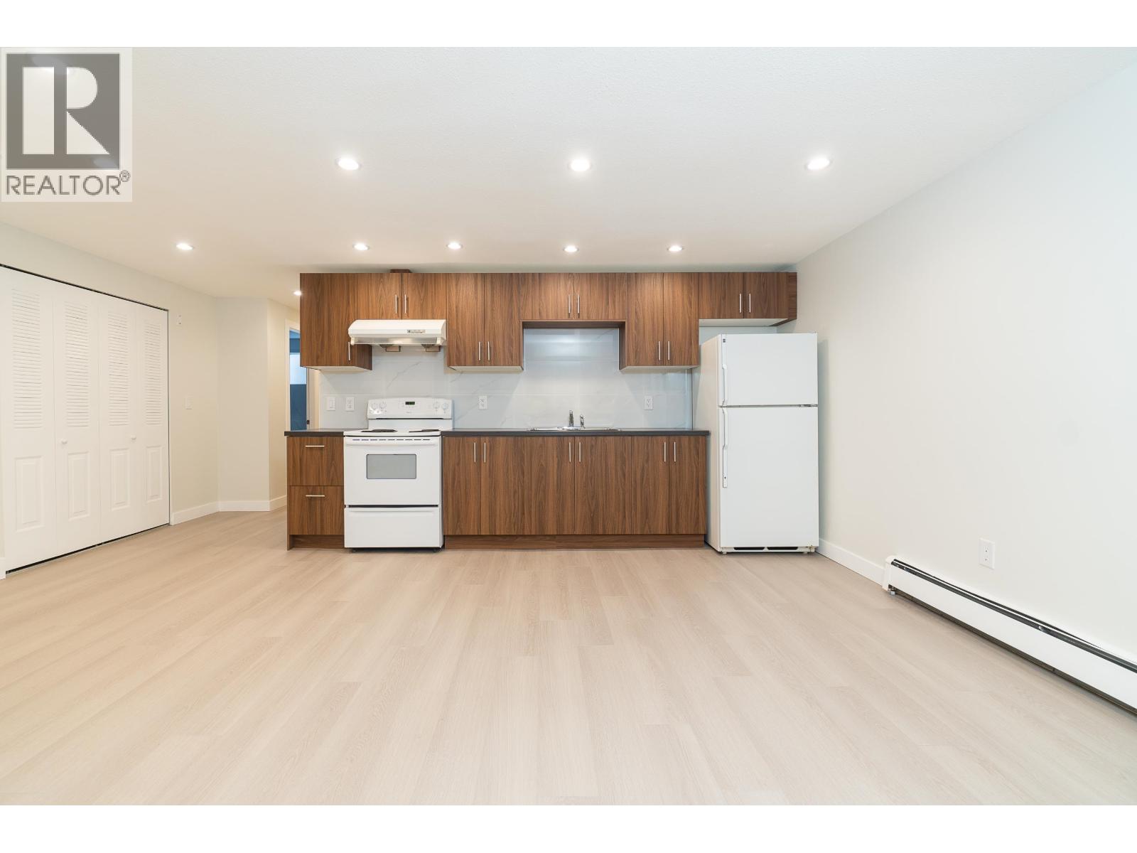 Photo 24 of 6169 Lochdale Street, Burnaby BC