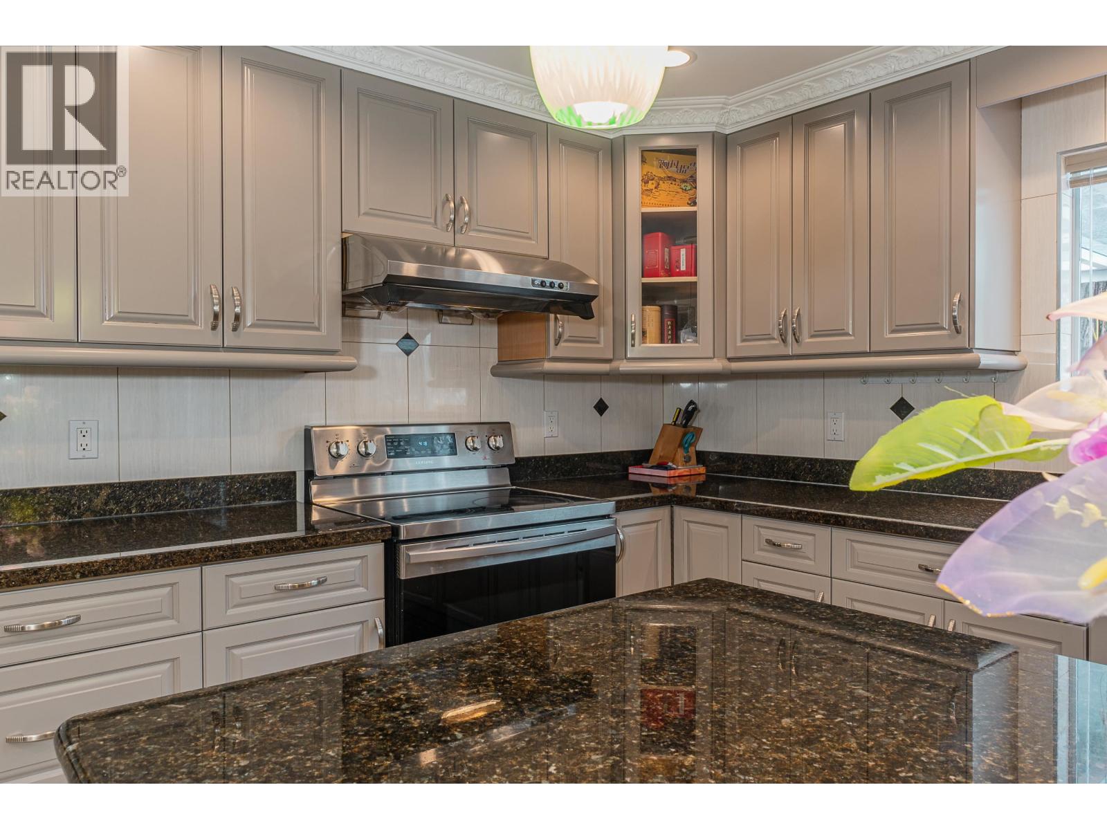 Photo 11 of 6169 Lochdale Street, Burnaby BC