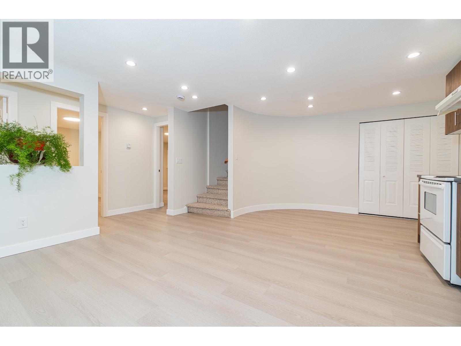 Photo 25 of 6169 Lochdale Street, Burnaby BC