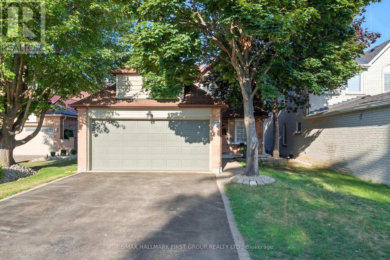 Photo 2 of 1509 Sturgeon Court, Pickering ON