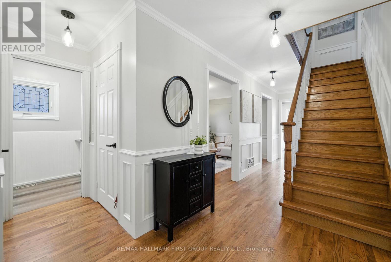 Photo 5 of 1509 Sturgeon Court, Pickering ON