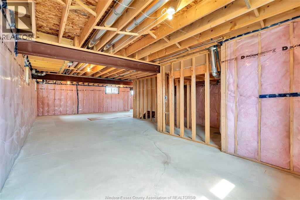 Photo 24 of 121 Hazel Crescent, Kingsville ON