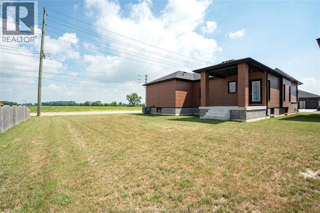 Photo 31 of 121 Hazel Crescent, Kingsville ON
