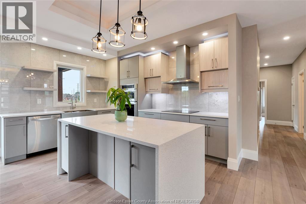 Photo 9 of 121 Hazel Crescent, Kingsville ON
