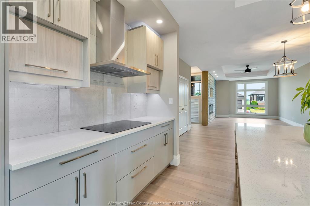 Photo 14 of 121 Hazel Crescent, Kingsville ON