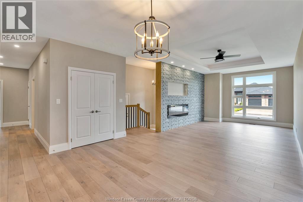 Photo 6 of 121 Hazel Crescent, Kingsville ON