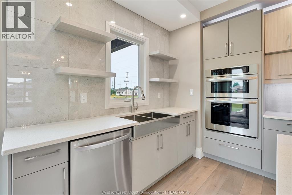Photo 12 of 121 Hazel Crescent, Kingsville ON