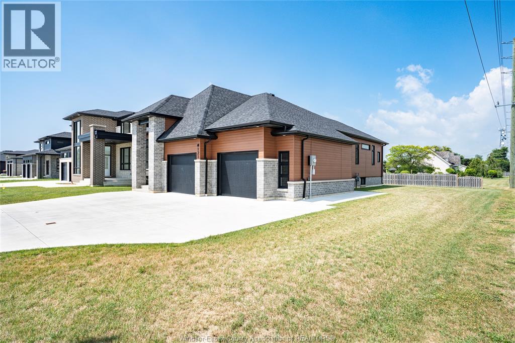 Photo 2 of 121 Hazel Crescent, Kingsville ON