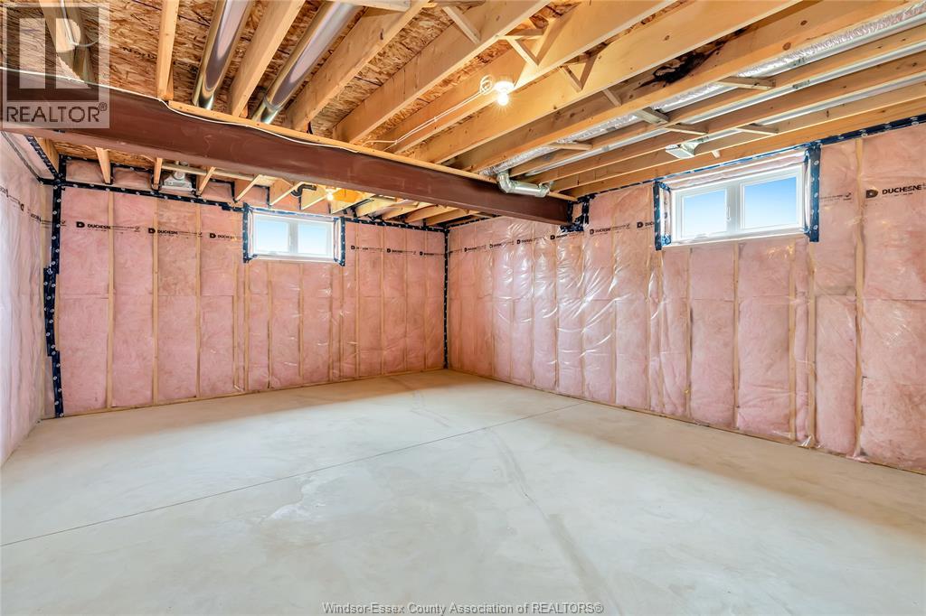 Photo 25 of 121 Hazel Crescent, Kingsville ON
