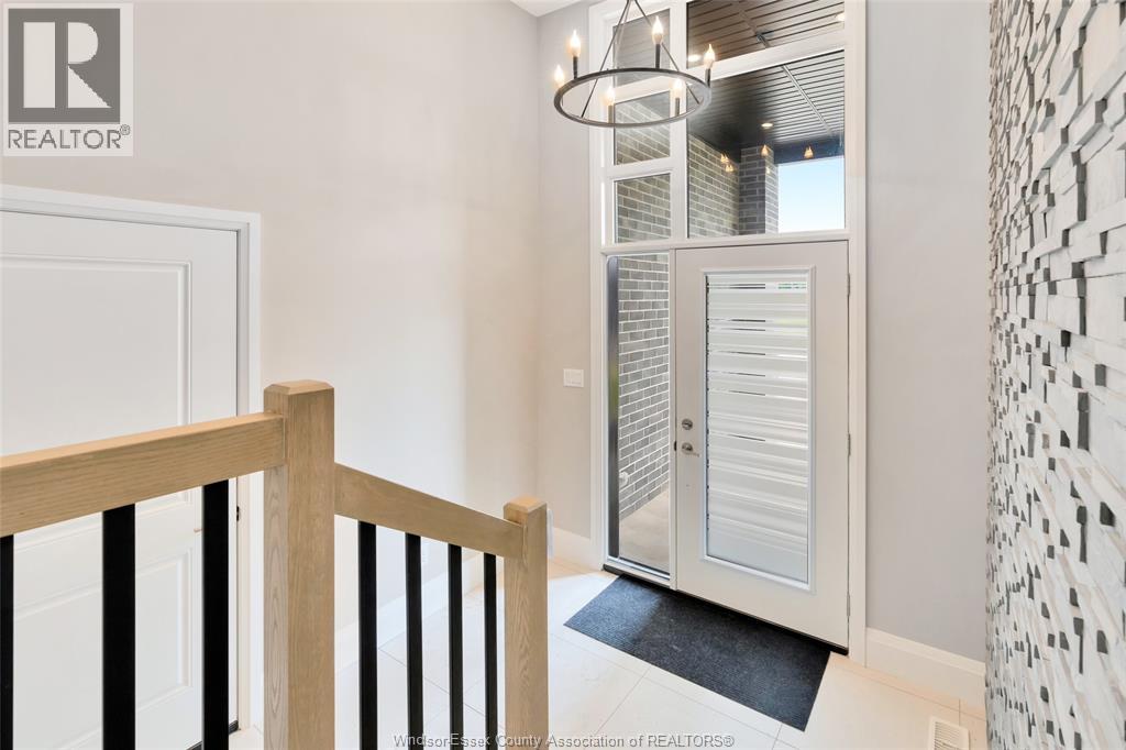 121 HAZEL CRESCENT - 4