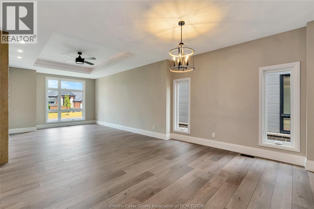 Photo 8 of 121 Hazel Crescent, Kingsville ON
